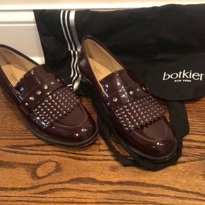 Botkier Victoria Studded Patent Leather Fringe Loafer Burgundy size 9.